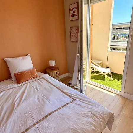 Le Polygone T2 Chic Avec Terrasse Coeur De ベジエ